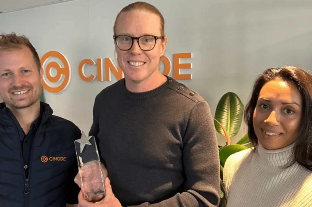 Bildtext: Mattias Loxi (Cinode), Magnus Isenberg (Modulai) och Tanja Johansson (Cinode).